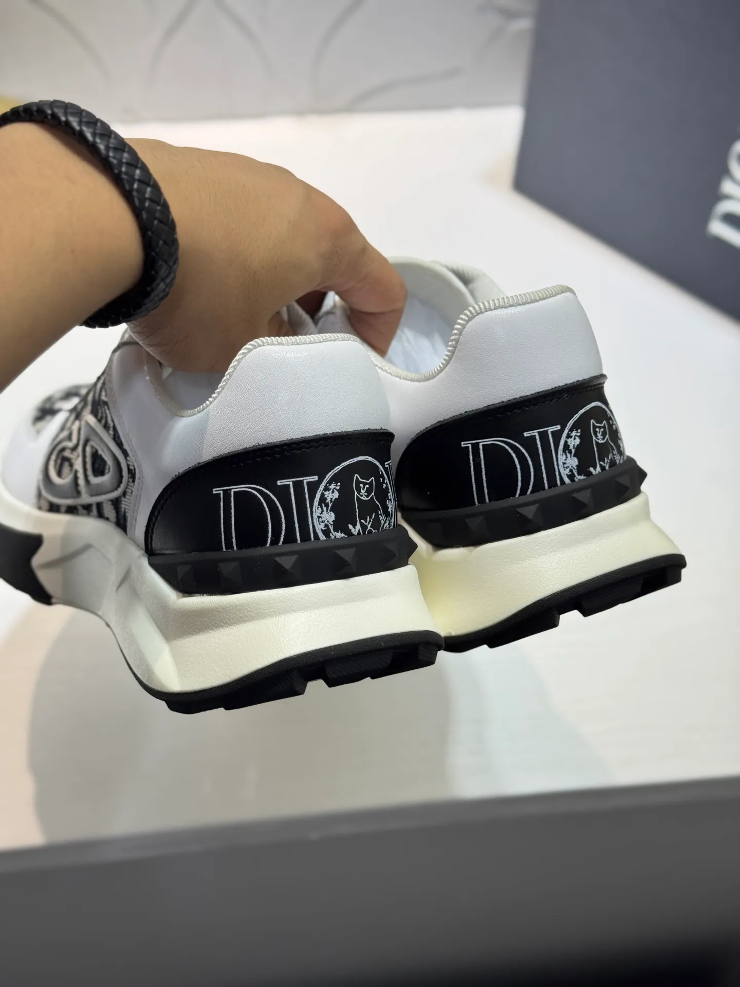 Men's shoes 💰440 [New style] 🐞🐞Original quality! Dior🔥Christan Dior (Dior) hot style [new style]⚠⚠️Top purchasing agent🔍🔍Men's HK counters are on sale simultaneously. Sole: The original sole is specially provided by the original factory. The exclusive movable molded sole is super comfortable. The original factory follows the order. 🔍🔍The high-quality multi-color splicing design is exquisite and unique. 💪Details determine the quality. We only make shoes with care. You can enter and leave the counter at will. Welcome to compare 🇮🇹 Size: 38-44 (45 customized